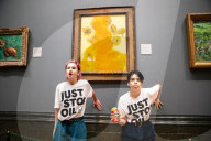 Climate activists splattered what appears to be tomato soup on "Sunflowers" by Vincent van Gogh