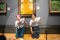 Climate activists splattered what appears to be tomato soup on "Sunflowers" by Vincent van Gogh