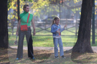 PEOPLE - Michele Hunziker spielt mit ihren Töchtern Sole und Celeste und dem Hund in einem Park in Mailand