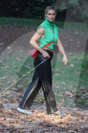 PEOPLE - Michele Hunziker spielt mit ihren Töchtern Sole und Celeste und dem Hund in einem Park in Mailand