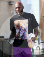 Lamar Odom is seen carrying a huge fistful of dollars as he runs errands