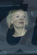 NEWS - GB: Premierministerin Liz Truss kommt durch den Hintereingang in die Downing Street zurück