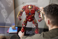 FEATURE - LEGO präsentiert das Iron Man Hulkbuster Set