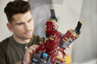 FEATURE - LEGO präsentiert das Iron Man Hulkbuster Set