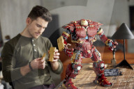 FEATURE - LEGO präsentiert das Iron Man Hulkbuster Set