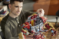 FEATURE - LEGO präsentiert das Iron Man Hulkbuster Set