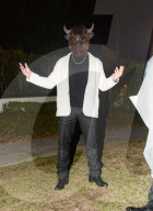 PEOPLE - Verkleidete Stars am Casamigos Halloween-Bash in Beverly Hills