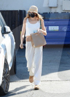 PREMIUM EXCLUSIVE Kaia Gerber Is Angelic In All White While Showing Off Her Toned Abs