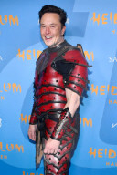 PEOPLE - Elon Musk in teurem Lederkostuem an Heidi Klums Annual Halloween Party in NYC