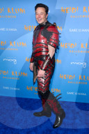 PEOPLE - Elon Musk in teurem Lederkostuem an Heidi Klums Annual Halloween Party in NYC
