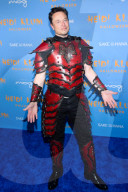 PEOPLE - Elon Musk in teurem Lederkostuem an Heidi Klums Annual Halloween Party in NYC