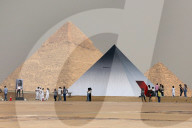 FEATURE - Kunst an den Pyramiden von Gizeh