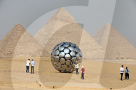 FEATURE - Kunst an den Pyramiden von Gizeh