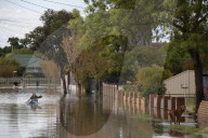 'It was chaotic': thousands of homes to be inundated or cut off amid Victorian flood crisis