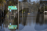 'It was chaotic': thousands of homes to be inundated or cut off amid Victorian flood crisis