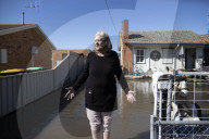 'It was chaotic': thousands of homes to be inundated or cut off amid Victorian flood crisis
