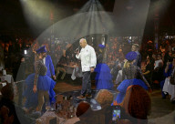 PEOPLE - TV-Koch Alfons Schuhbeck singt auf der Bühne bei der VIP-Premierengala von Schuhbecks teatro