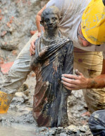 24 Ancient Bronze Statues Found Underwater - Italy