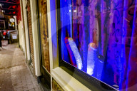 FEATURE - Das Vergnügungsviertel von Amsterdam ist wieder gut besucht