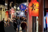 FEATURE - Das Vergnügungsviertel von Amsterdam ist wieder gut besucht