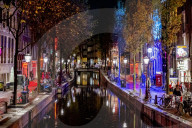 FEATURE - Das Vergnügungsviertel von Amsterdam ist wieder gut besucht