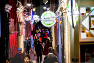 FEATURE - Das Vergnügungsviertel von Amsterdam ist wieder gut besucht