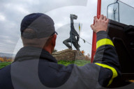 NEWS - Ukraine-Krieg: Das an der ukrainisch-slowakischen Grenze gelegene "Denkmal für die sowjetischen Soldaten und Befreier der Ukraine" wird in Uzhhorod zerstört