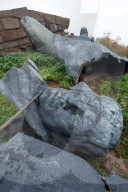 NEWS - Ukraine-Krieg: Das an der ukrainisch-slowakischen Grenze gelegene "Denkmal für die sowjetischen Soldaten und Befreier der Ukraine" wird in Uzhhorod zerstört