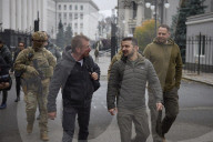 NEWS - Ukraine-Krieg: Präsident Wolodymyr SELENSKYJ trifft US-Schauspieler Sean Penn in Kiew