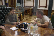 NEWS - Ukraine-Krieg: Präsident Wolodymyr SELENSKYJ trifft US-Schauspieler Sean Penn in Kiew