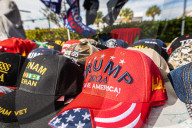 NEWS - USA: MAGA-Merchants vor Donald Trumps Mar-a-Lago-Haus