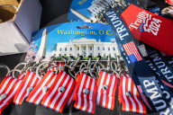 NEWS - USA: MAGA-Merchants vor Donald Trumps Mar-a-Lago-Haus
