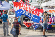 NEWS - USA: MAGA-Merchants vor Donald Trumps Mar-a-Lago-Haus