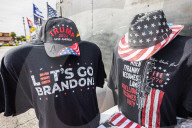 NEWS - USA: MAGA-Merchants vor Donald Trumps Mar-a-Lago-Haus