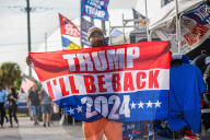 NEWS - USA: MAGA-Merchants vor Donald Trumps Mar-a-Lago-Haus