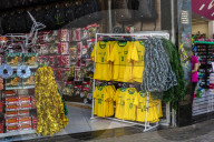 FUSSBALL-WM Katar - Brasilien: Merchandising in Marilia