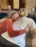 FEATURE - Teddybär in Männergrösse zum Knuddeln