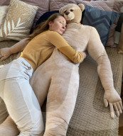 FEATURE - Teddybär in Männergrösse zum Knuddeln