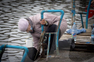 NEWS - Ukraine-Krieg: Ukrainer müssen Wasser aus Brunnen oder aus dem Fluss Dnipro holen