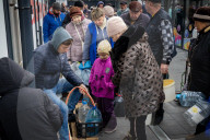 NEWS - Ukraine-Krieg: Ukrainer müssen Wasser aus Brunnen oder aus dem Fluss Dnipro holen