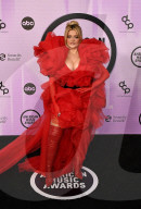 PEOPLE - 2022 American Music Awards in Los Angeles