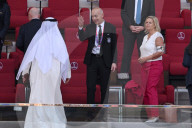 FUSSBALL-WM Katar - Deutsche Innenminsietrin zeigt Gianni Infantino ihre "OneLove"-Armbinde