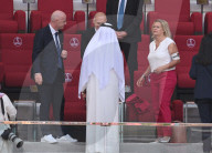 FUSSBALL-WM Katar - Deutsche Innenminsietrin zeigt Gianni Infantino ihre "OneLove"-Armbinde