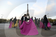 NEWS - Französische Stierkämpfer protestieren gegen das Verbot von Stierkämpfen in Paris
