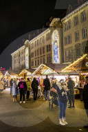 FEATURE - Weihnachtsmarkt auf dem Alten Markt in Magdeburg