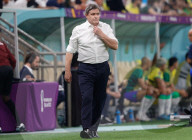 FUSSBALL-WM Katar - Serbiens Cheftrainer Dragan Stojkovic lässt seinen Emotionen freien Lauf