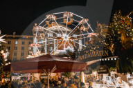 FEATURE - Weltbekannt: Der Dresdner Striezelmarkt