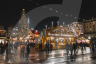 FEATURE - Weltbekannt: Der Dresdner Striezelmarkt