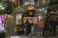 FEATURE - Weltbekannt: Der Dresdner Striezelmarkt