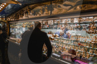 FEATURE - Weltbekannt: Der Dresdner Striezelmarkt
